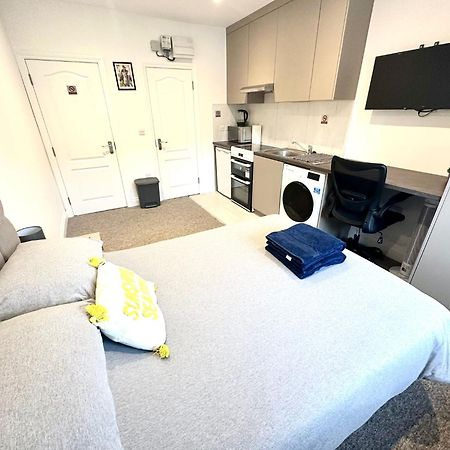 Bright Modern, Private Apartment,15 Mins To Central London Hendon Εξωτερικό φωτογραφία